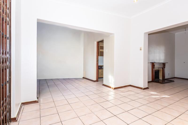 To Let 4 Bedroom Property for Rent in Bergvliet Western Cape